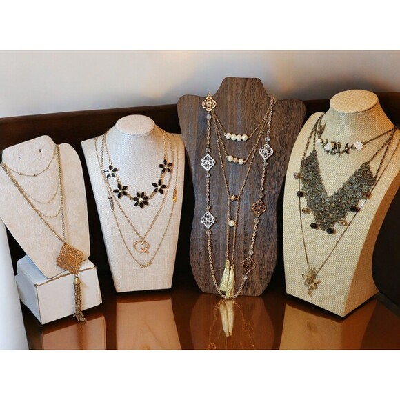 10 Statement Necklaces – Gold & Floral Drama for the Mood Shifter in You - Picture 1 of 9